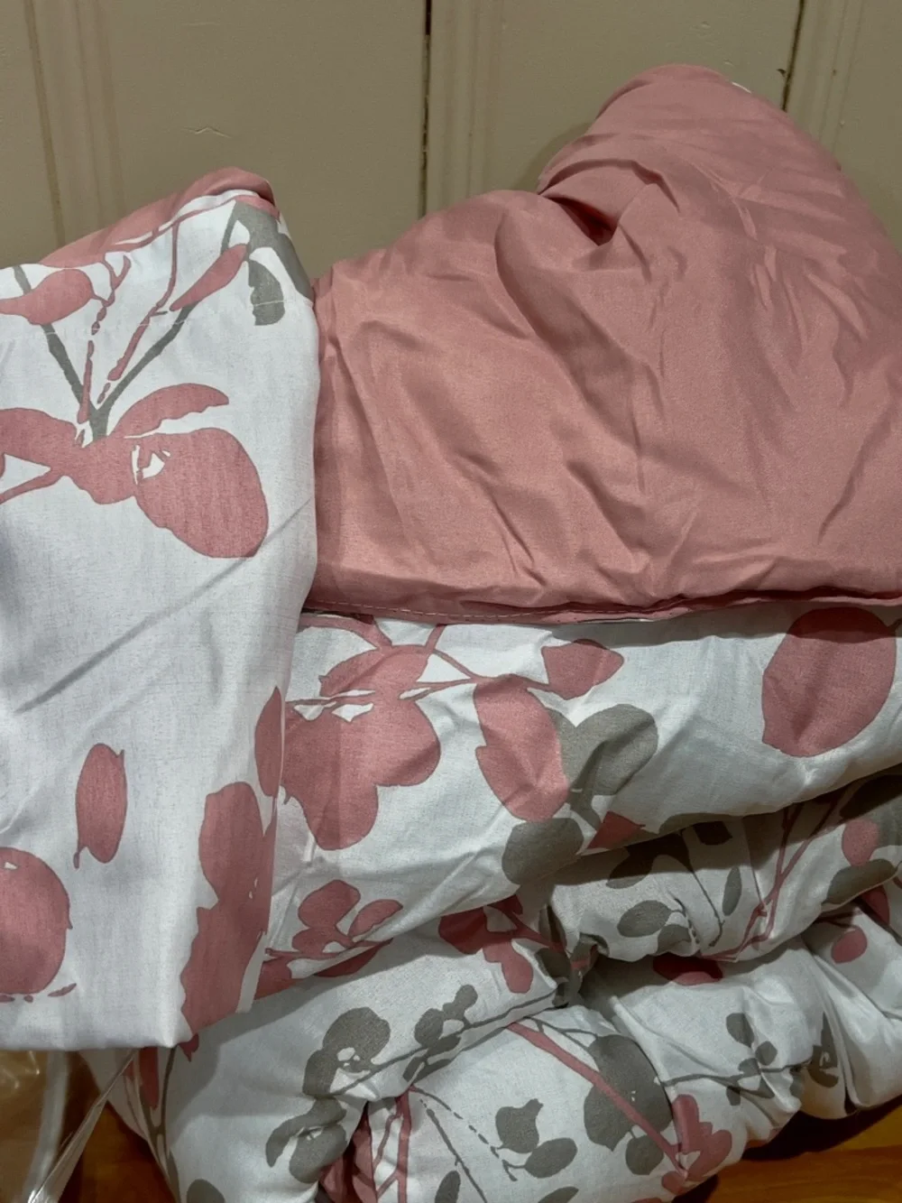 Twin Floral Printed Reversible Comforter Set in Dusty Rose and Gray - Picture 4 of 7